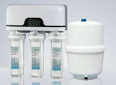 有桶净水器 vs 无桶净水器 哪种更适合你的家庭？